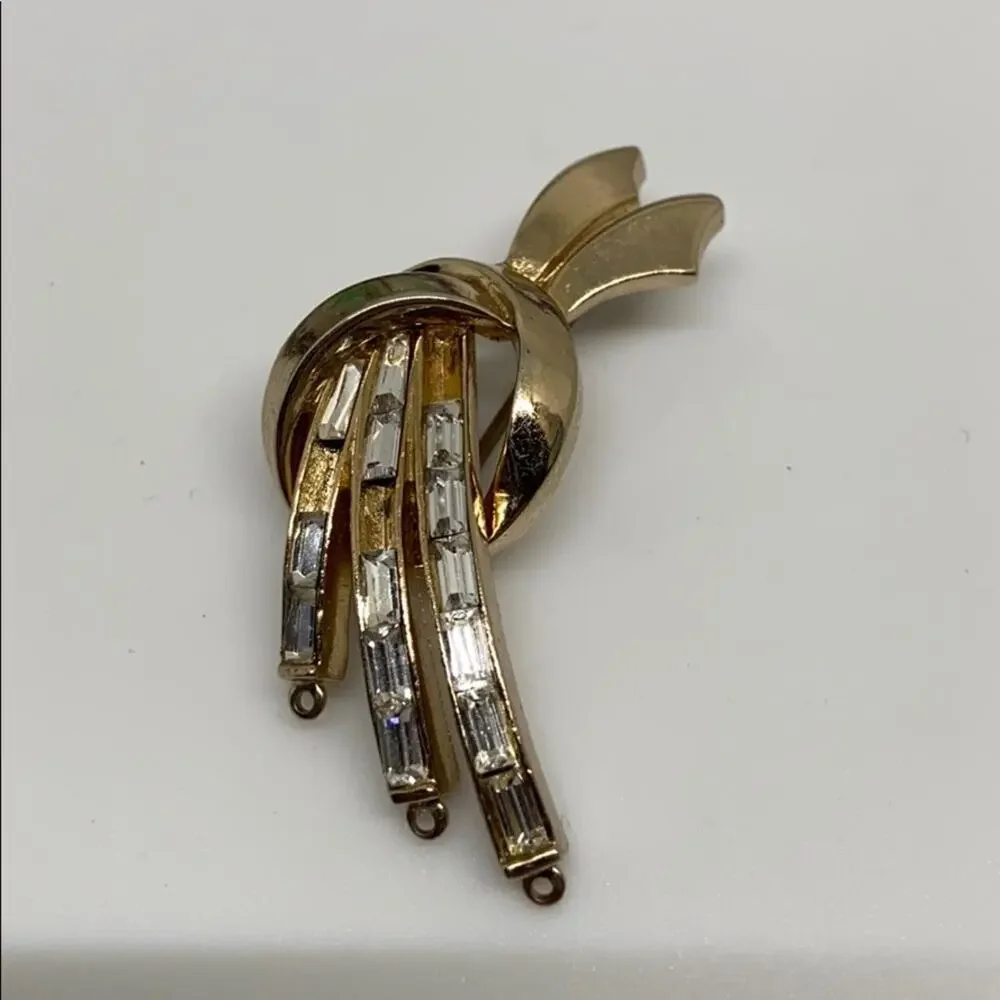 Vintage Coro costume jewelry brooch